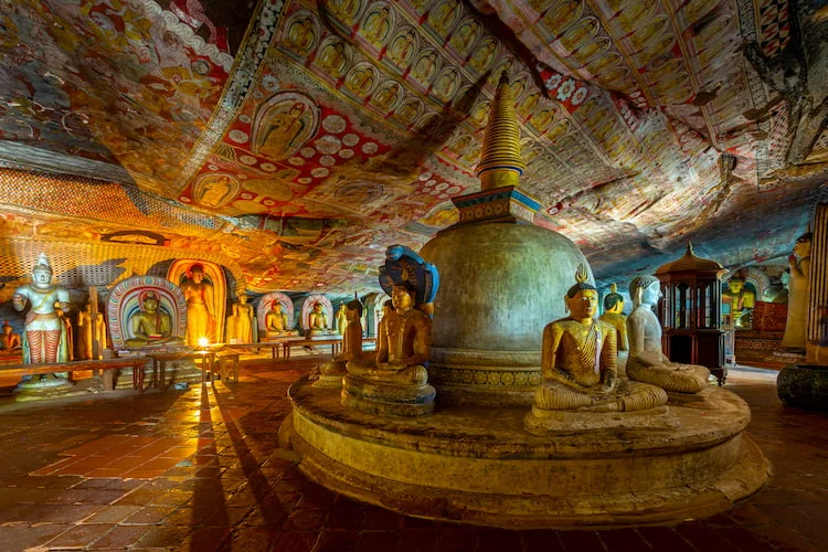 shutterstock_Dambulla-Cave-Temple-1